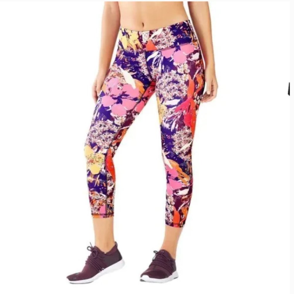 Fabletics Mid-Rise PowerHold Capri Leggings in Fiori Small
